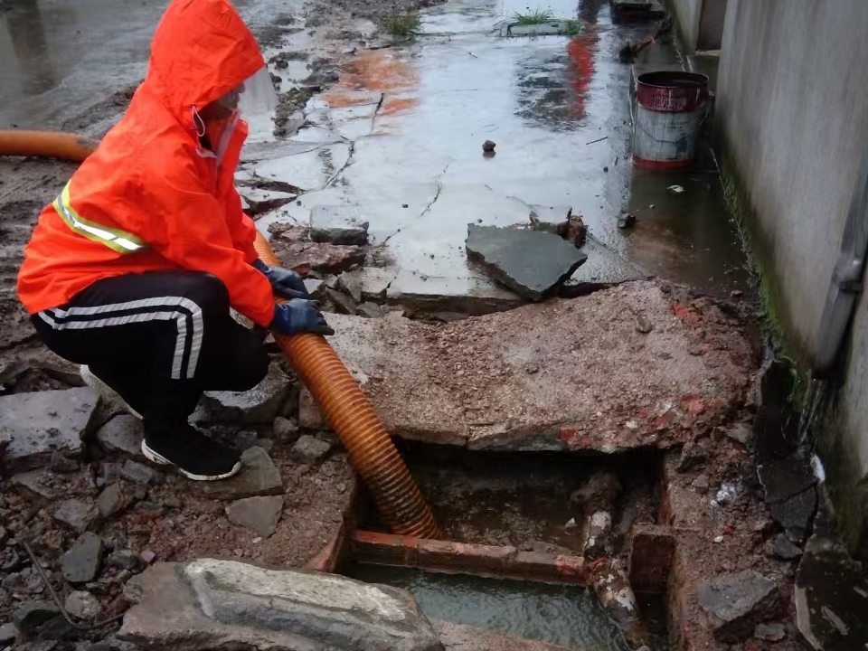 江西专业清理污水池 炜誉市政以规范流程守护城市 “肠道”