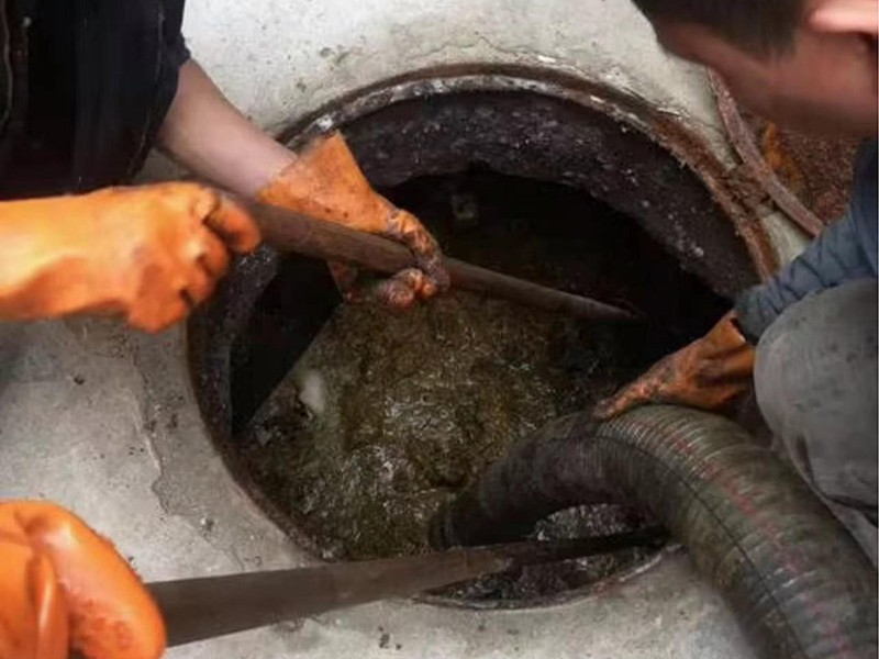 江西清理化粪池时如何避免沼气的危害？